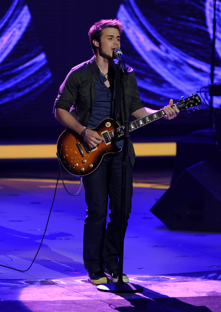 Kris Allen performs "Come Together" by The Beatles on "American Idol."