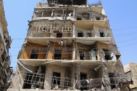 A view shows a damaged building in Tariq al-Bab neighborhood of Aleppo, Syria, August 22, 2016. REUTERS/Abdalrhman Ismail
