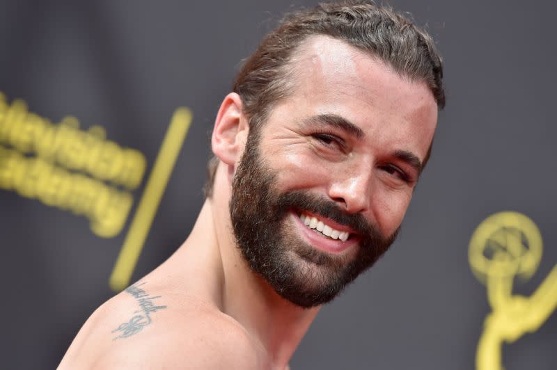 Jonathan Van Ness aus Queer Eye auf dem Cover der Januarausgabe der Cosmopolitan. [Foto: Rachell Smith/PA wire]