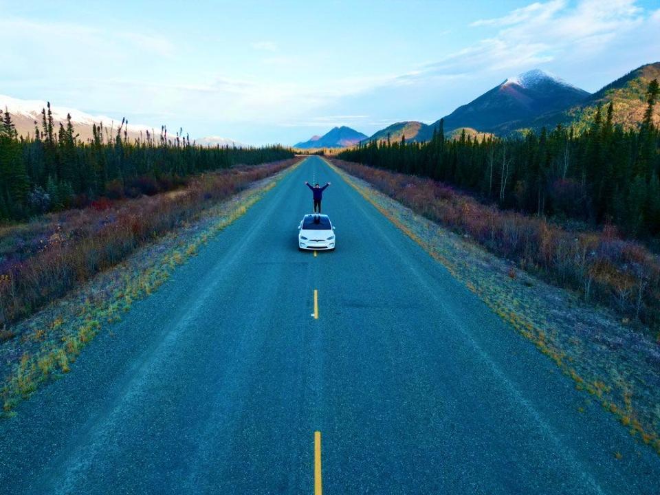 Sandro van Kuijck took his Tesla through a two-day deadzone during a road trip to Alaska.