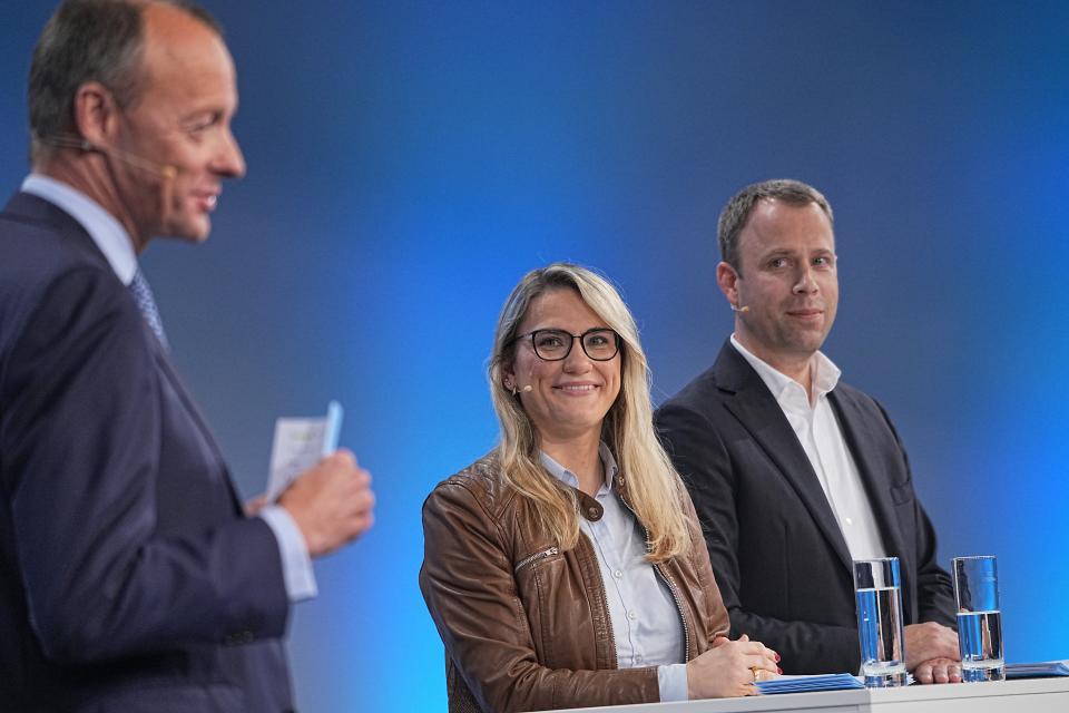 Christina Stumpp (M.) unterstützte Friedrich Merz (l.) bei dessen Kampagne um CDU-Chef zu werden