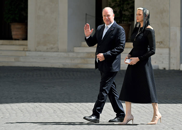 Charlene con su marido, Alberto de Mónaco, ante el Papa