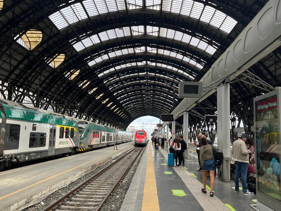Frecciarossa arriving at Milan station.