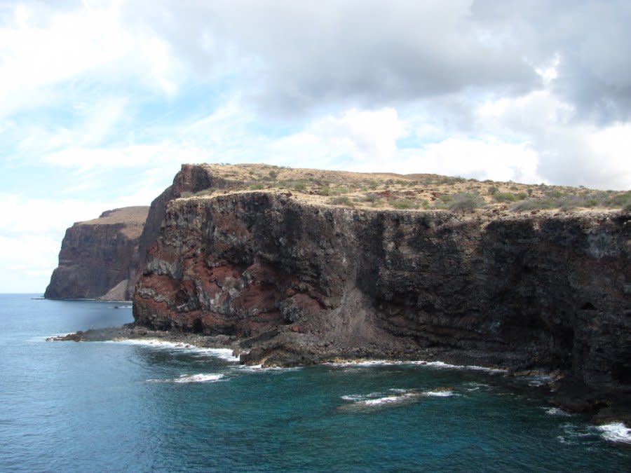 Este acantilado del sur de la isla pertenece a un pueblo pesquero abandonado de finales del siglo XIX (Flickr via phandcp)