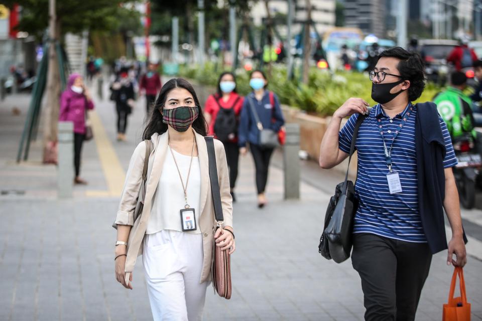 JAKARTA, INDONESIA - JUNE 8, 2020: Jakarta resident start to work during the spread of the novel coronavirus (COVID-19) pandemic in Jakarta, Indonesia on June 8, 2020. Indonesia's capital city entering the transition period as the large-scale social restrictions (PSBB) extended until the end of June, with the ease to allow citizens to work starting this Monday.- PHOTOGRAPH BY Jefta Images / Barcroft Studios / Future Publishing (Photo credit should read Jefta Images/Barcroft Media via Getty Images)