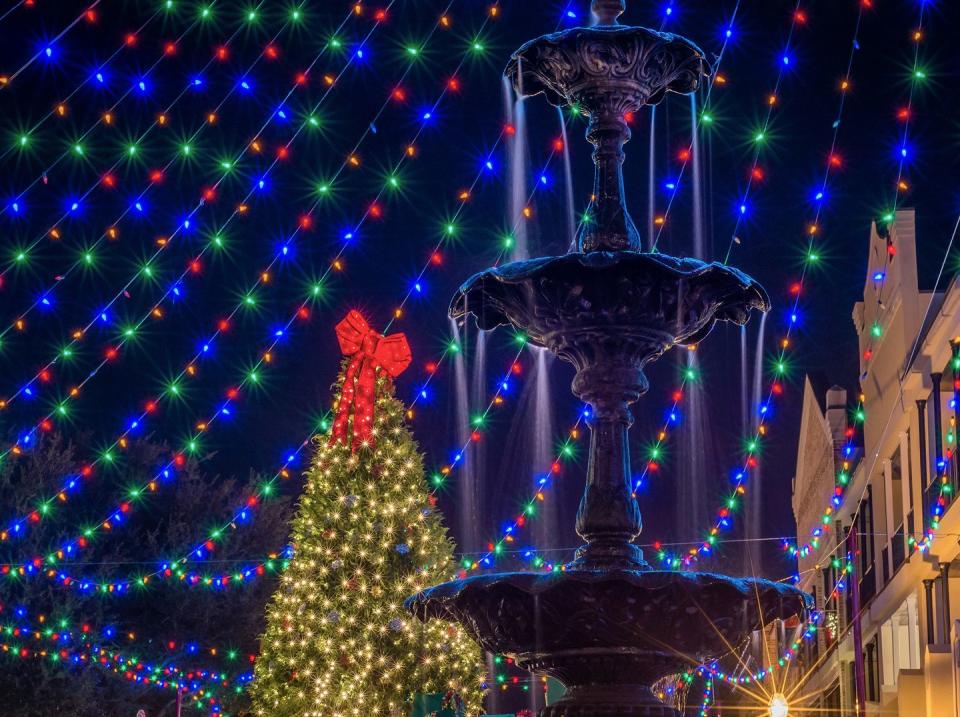 26) Natchitoches, Louisiana: Festival of Lights