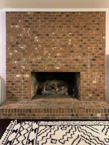 <p><a href="https://www.cassiebustamante.com/how-to-patch-paint-a-brick-fireplace-our-green-fireplace-makeover/" data-component="link" data-source="inlineLink" data-type="externalLink" data-ordinal="1">Cassie Bustamante</a></p>