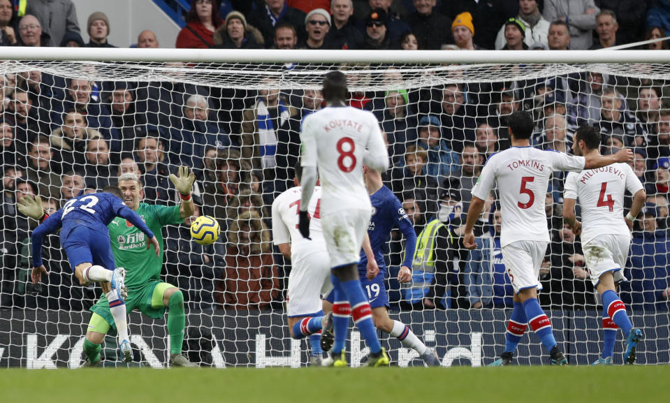 Chelsea's Christian Pulisic, left, scores his sides second goal past Crystal Palace's goalkeeper Vicente Guaita, 2nd left, during their English Premier League soccer match between Chelsea and Crystal Palace at Stamford Bridge stadium in London, Saturday, Nov. 9, 2019. (AP Photo/Alastair Grant)