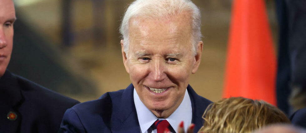 Joe Biden s'est rendu dans un centre de formation pour ouvriers du bâtiment, entouré de syndicalistes en casques et gilets de chantier.  - Credit:SCOTT OLSON / GETTY IMAGES NORTH AMERICA / Getty Images via AFP