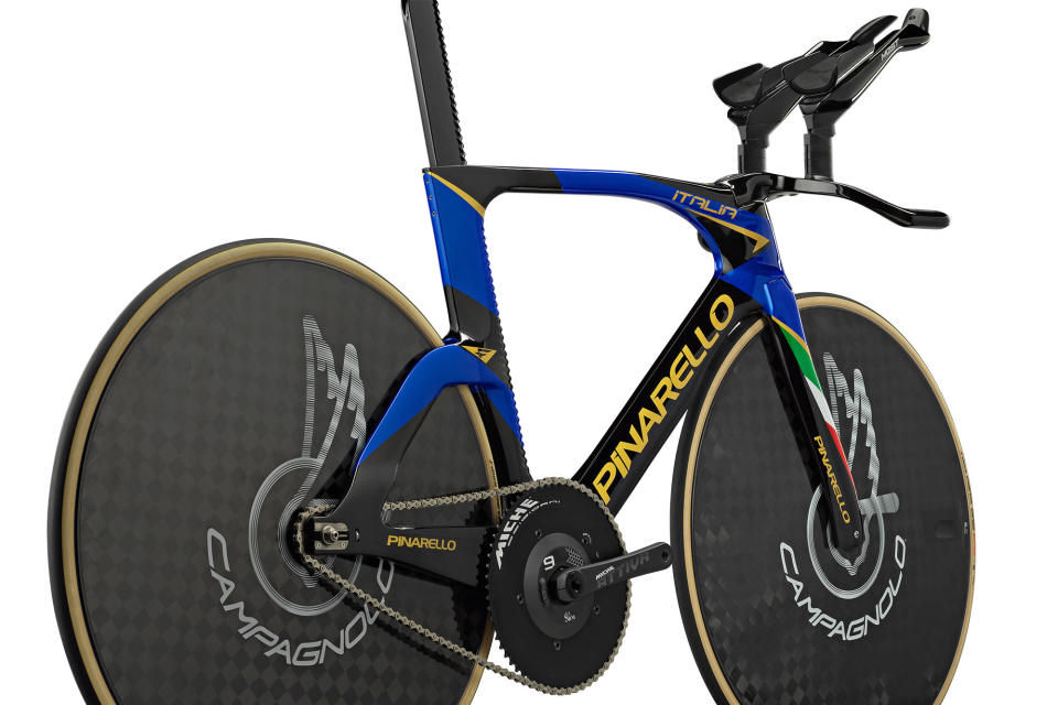 Pinarello Bolide F HR track bikes in carbon or 3d-printed alloy for Paris 2024 Olympics, angled rear