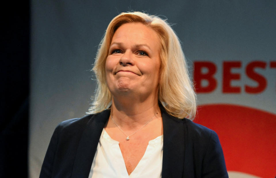 Die hessische SPD-Spitzenkandidatin Nancy Faeser ist enttäuscht. (Bild: Reuters)