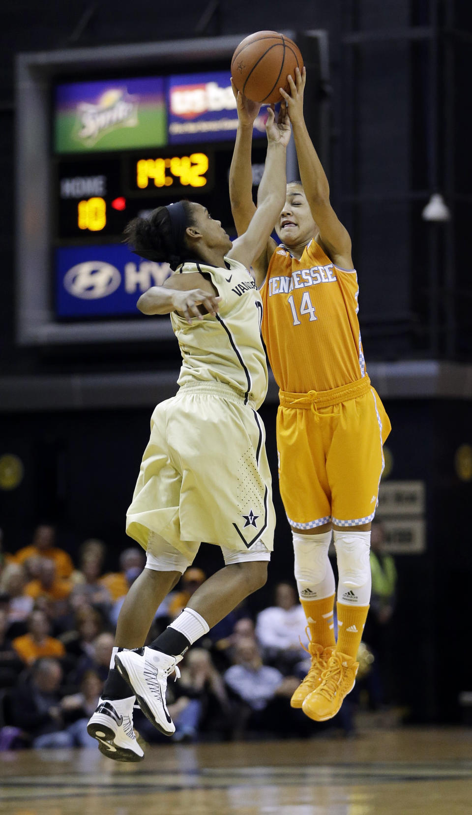 Tennessee guard Andraya Carter (14) catches a pass as Vanderbilt guard Christina Foggie tries to deflect it in the first half of an NCAA college basketball game on Sunday, Jan. 12, 2014, in Nashville, Tenn. (AP Photo/Mark Humphrey)