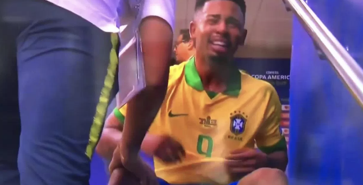 Gabriel Jesus cries in the tunnel after his dismissal in the Copa America