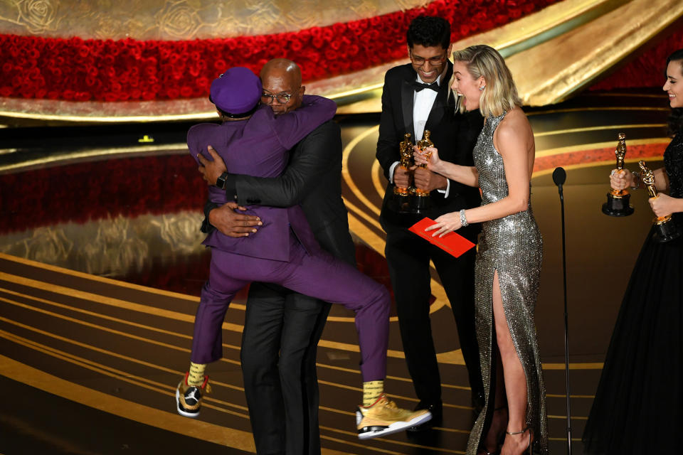 Da war noch alles in Ordnung: Spike Lee freut sich mit Samuel L. Jackson über seine Oscar-Auszeichnung. (Bild: Kevin Winter/Getty Images)