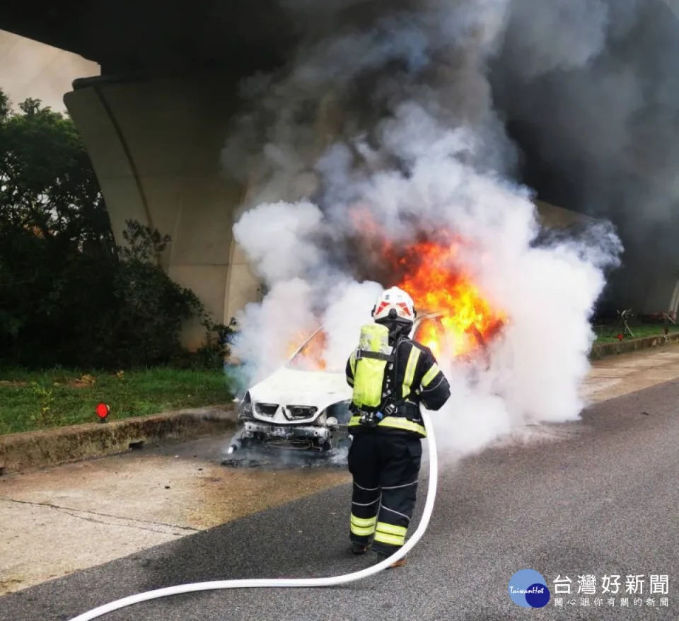 &#x009f9c;&#x005c71;&#x005340;&#x00570b;&#x009053;1&#x00865f;&#x005317;&#x005411;&#x00767c;&#x00751f;&#x008eca;&#x008f1b;&#x00706b;&#x008b66;&#x00ff0c;&#x006d88;&#x009632;&#x00968a;&#x006210;&#x00529f;&#x0063a7;&#x005236;&#x004f4f;&#x00706b;&#x0052e2;&#x007121;&#x004eba;&#x0050b7;&#x004ea1;&#x003002;