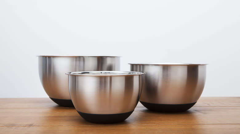 set of three bowls
