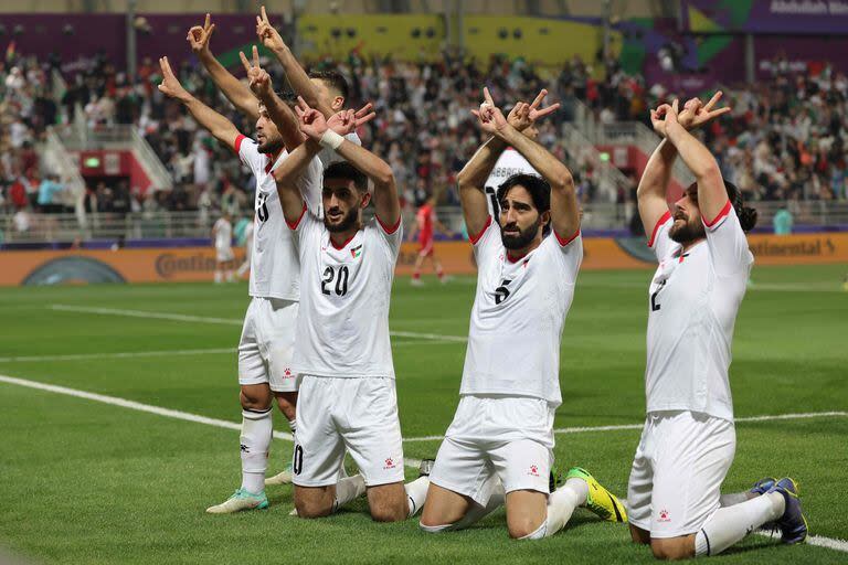 Los jugadores de Palestina celebran el segundo gol con un particular mensaje