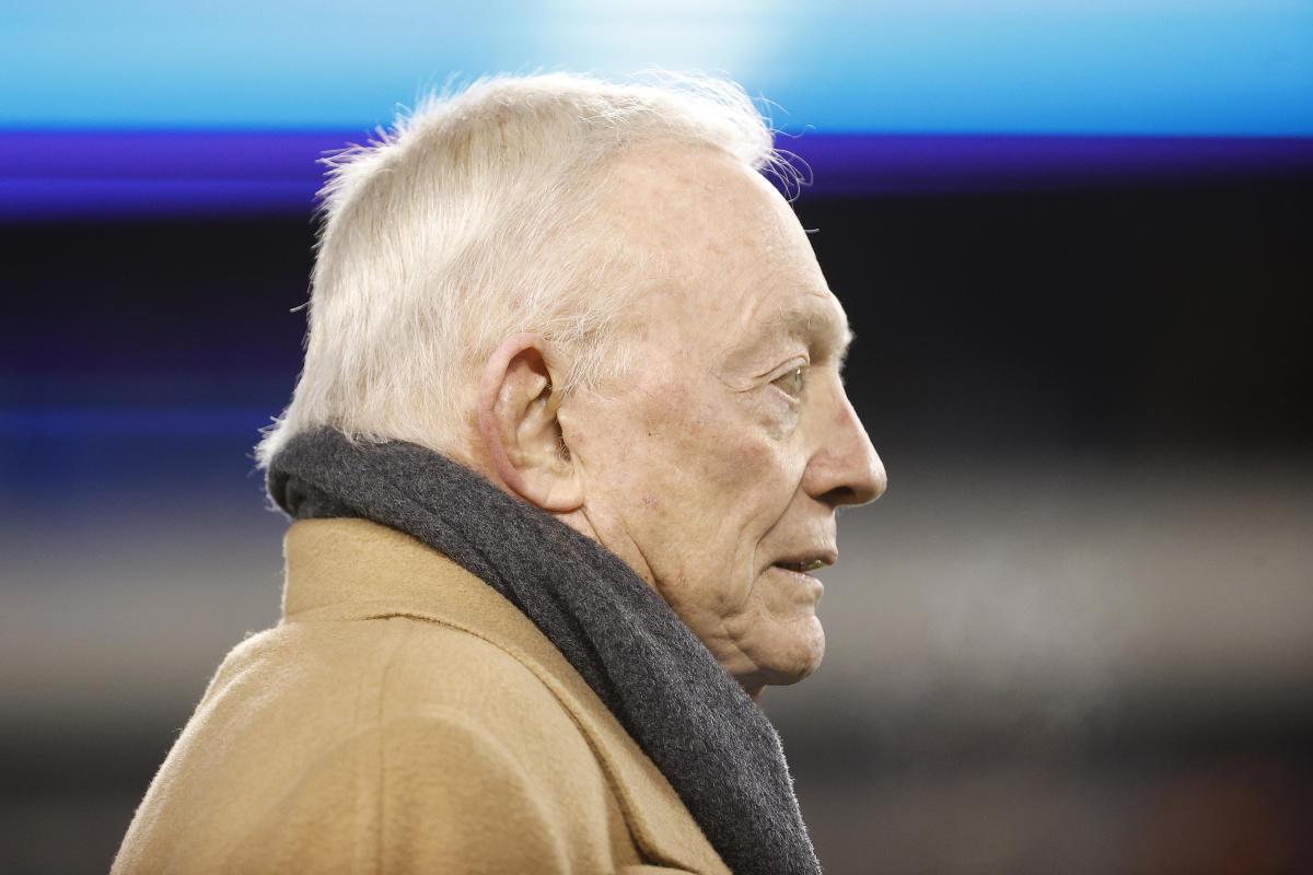 Jerry Jones finally responds to Cowboys' cheerleaders settlement news