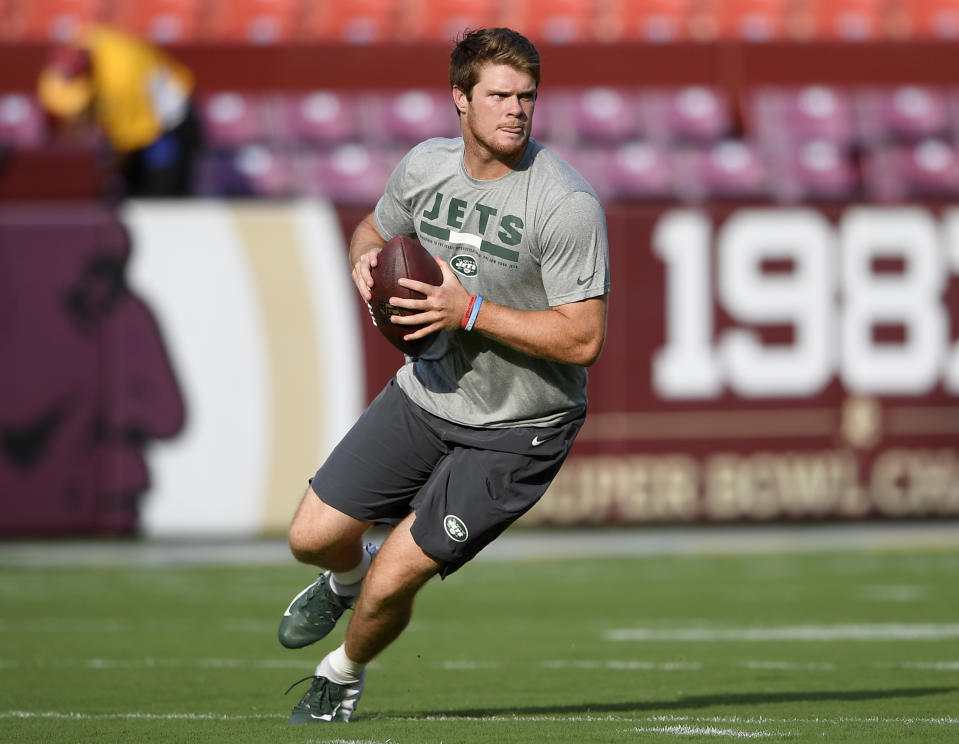 New York Jets quarterback Sam Darnold warms up for the team's NFL football preseason game against the Washington Redskins, Thursday, Aug. 16, 2018, in Landover, Md. (AP Photo/Nick Wass)