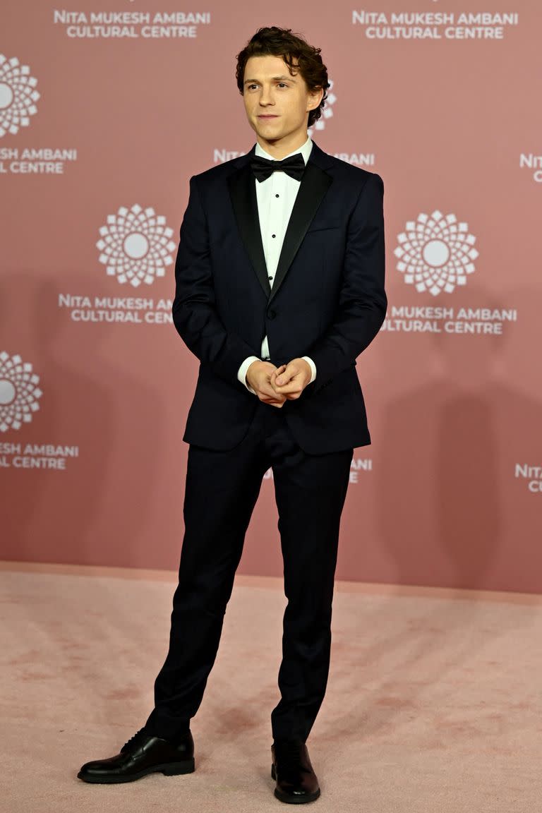 Un muy elegante Tom Holland también participó de la gala del centro cultural