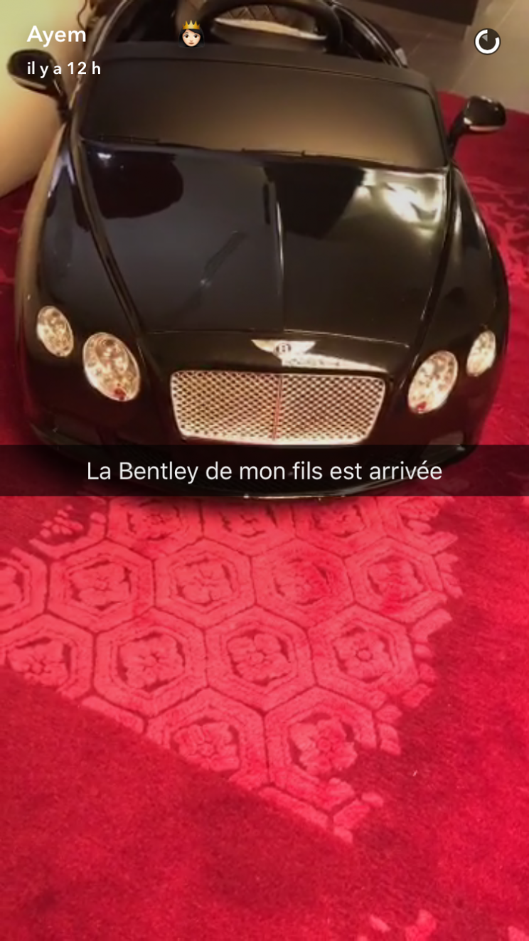 <p>Ayem n’a aucune limite quand il s’agit de faire plaisir à son fils. Mais que va-t-il recevoir quand il aura 18 ans ?</p>