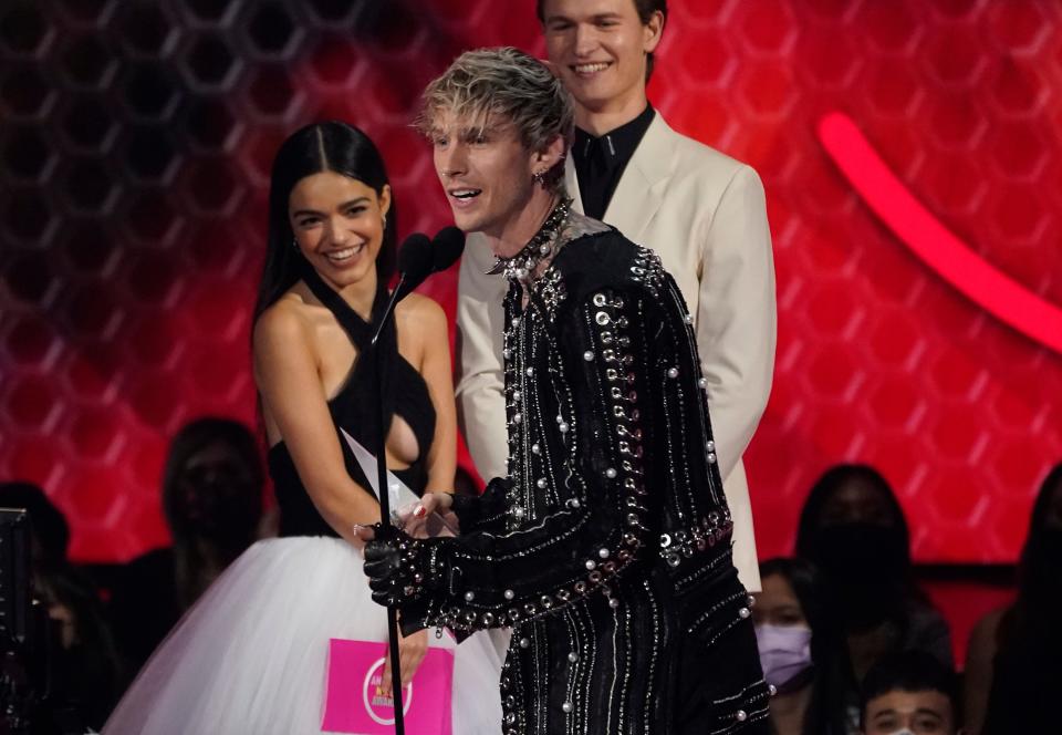 Machine Gun Kelly accepts the award for favorite rock artist.