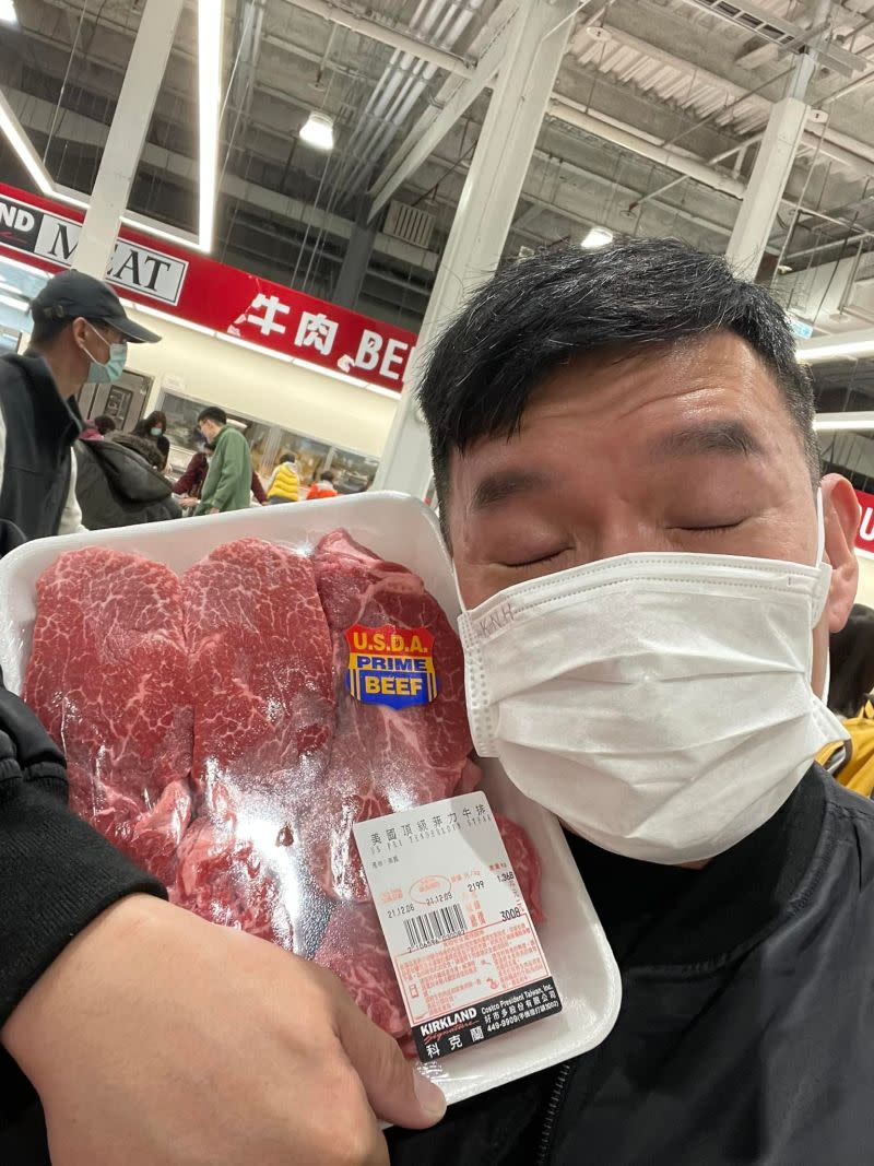 ▲杜汶澤很愛美國牛肉，搞笑說感謝馬英九。（圖／翻攝杜汶澤FB） 