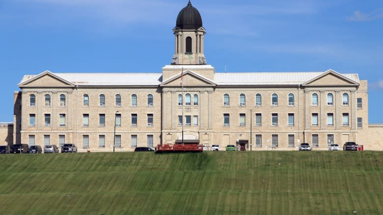 Stony Mountain under lockdown after 3 inmates assaulted