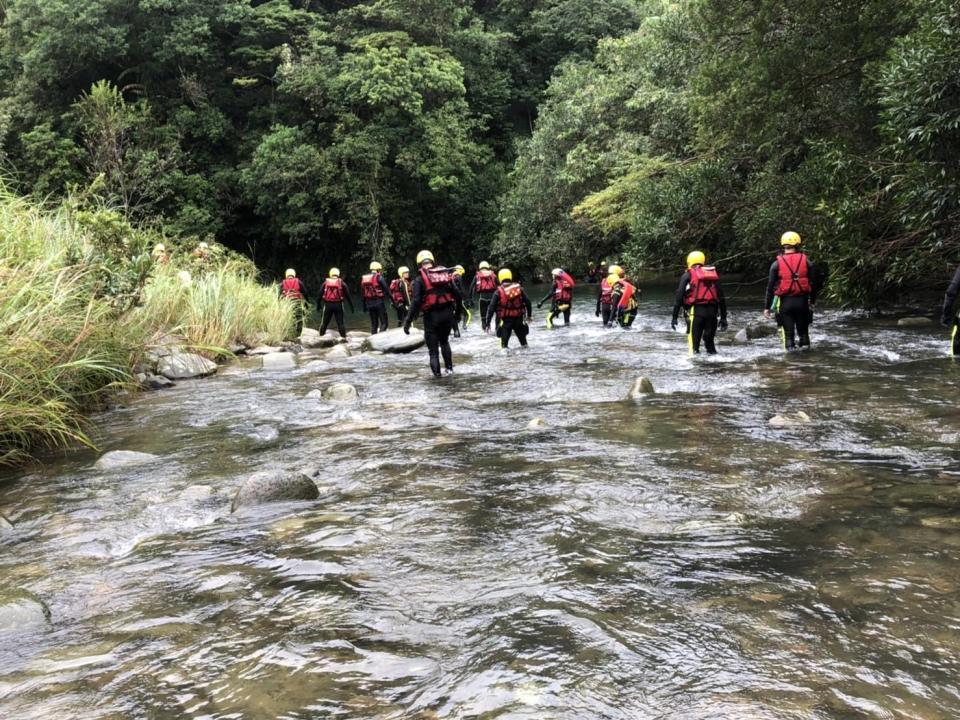 事件當天市府消防局投入大量人力全力營救落水民眾（資料照）。   圖：新北市觀旅局提供