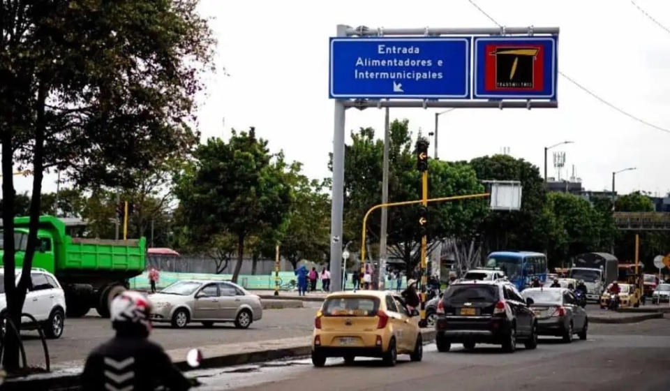 Intersección de TransMilenio en la Calle 80 de Bogotá