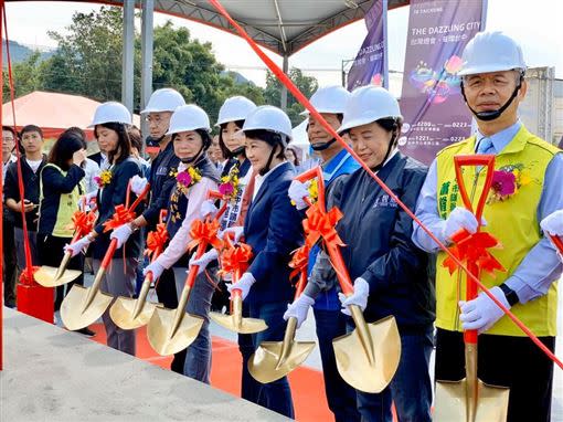 潭子聚興產業園區動土典禮祈福活動。（圖／翻攝自楊瓊瓔臉書）