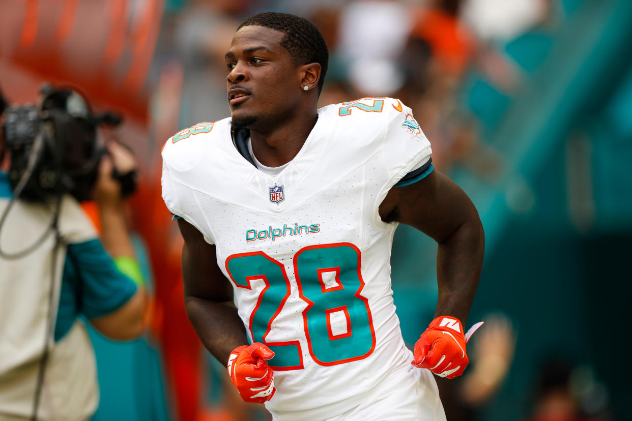 MIAMI GARDENS, FLORIDA - OCTOBER 8: De'Von Achane #28 of the Miami Dolphins runs out of the tunnel during player introductions prior to a game against the New York Giants at Hard Rock Stadium on October 8, 2023 in Miami Gardens, Florida. (Photo by Brandon Sloter/Image Of Sport/Getty Images)