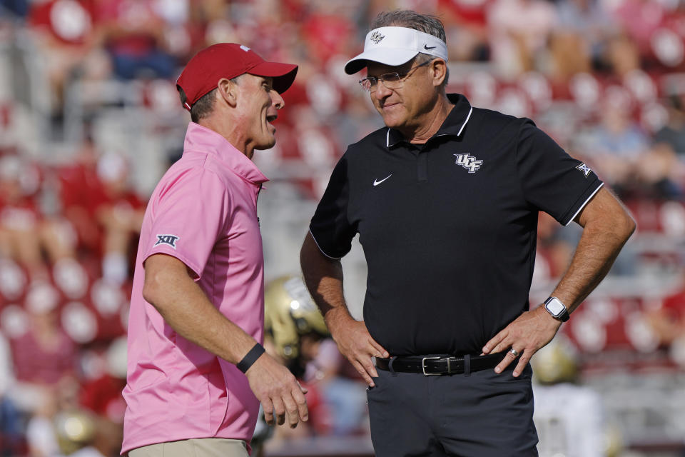 Oklahoma head coach Brent Venables, left, talks with UCF head coach Gus Malzahn before an NCAA college football game, Saturday, Oct. 21, 2023, in Norman, Okla. (AP Photo/Nate Billings)