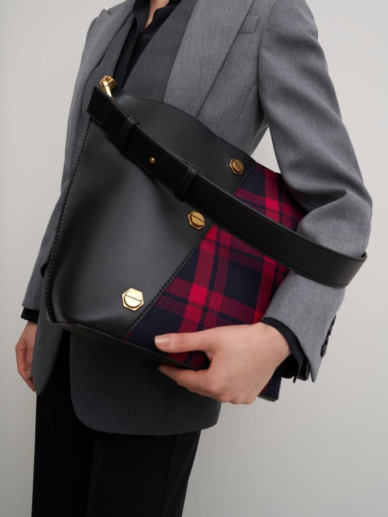 Tartan hobo bag<br>格紋 hobo 手袋<br>HK$669