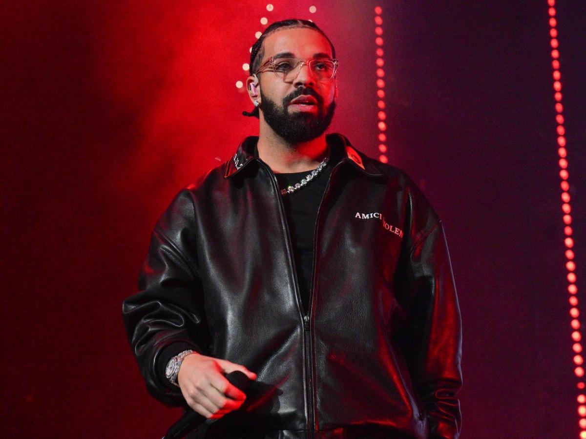 Drake's viral concert moment: the rapper gets covered in bras and underwear  while performing