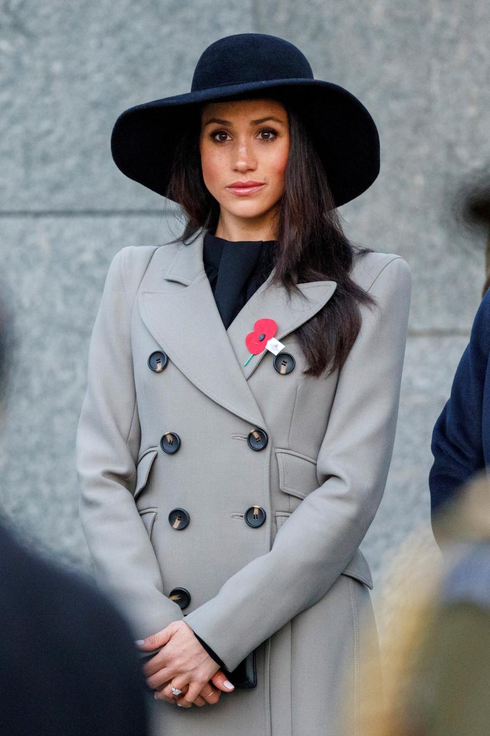 <p>Breitkrempige Hüte sind im Sommer ein echtes Must-Have. Wer also so Ladylike wie Meghan Markle aussehen will, sollte sich schnellstens einen zulegen. (Bild: Getty Images) </p>