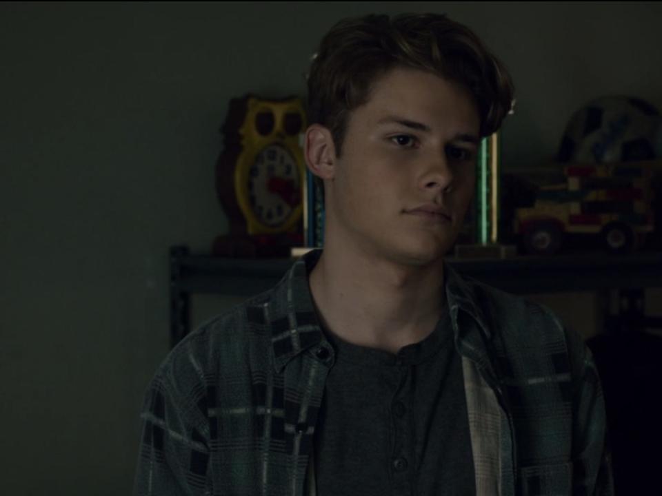 Logan Shoyer plays Kevin as a teenager.