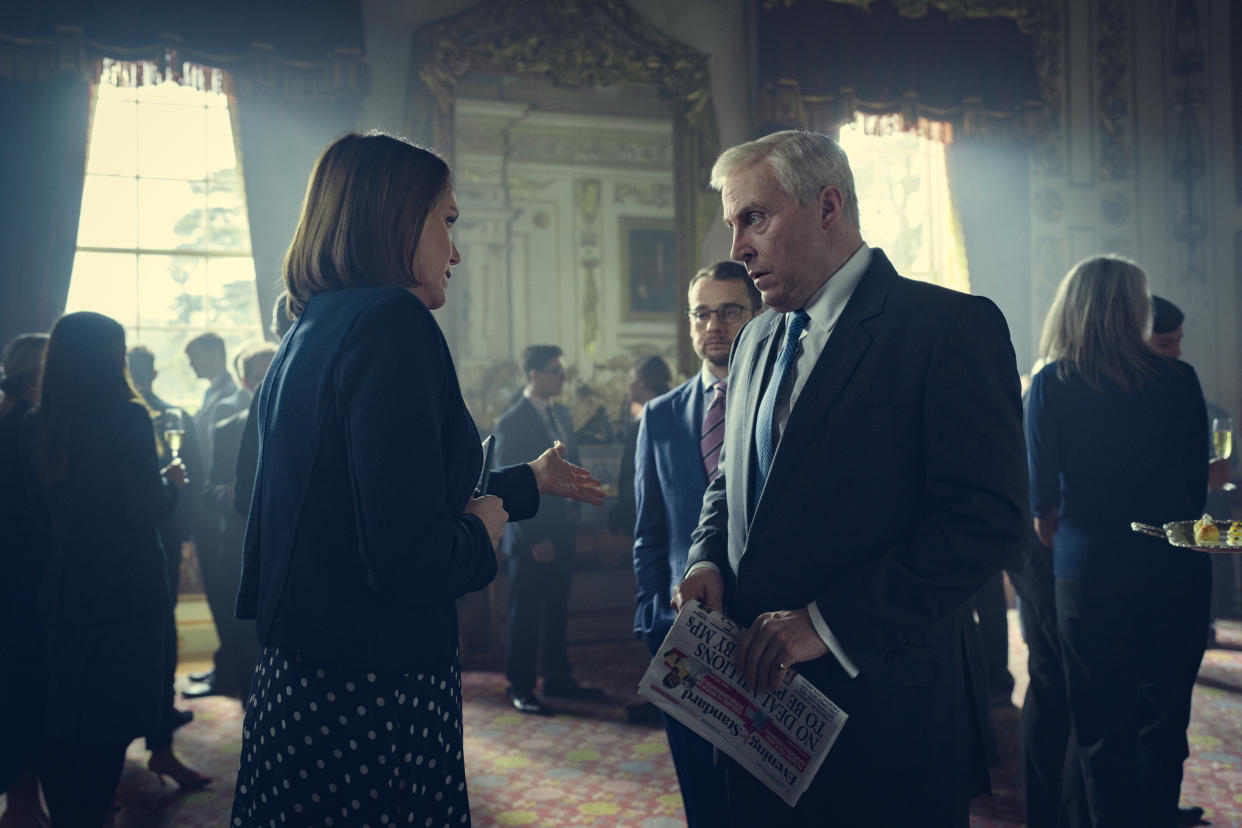 Keeley Hawes and Rufus Sewell in Netflix's Scoop. (Netflix)