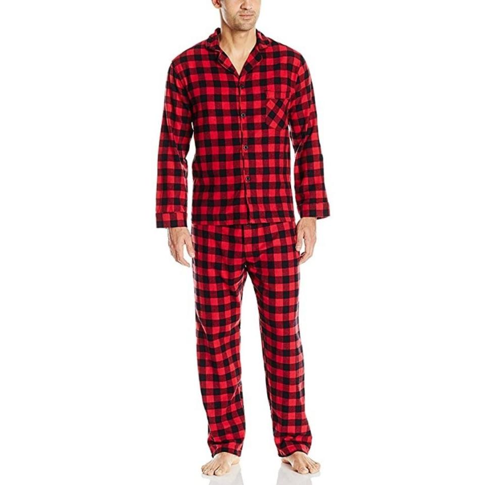 Shop for holiday pyjamas for the entire family with Amazon Canada's Holiday Dash. 