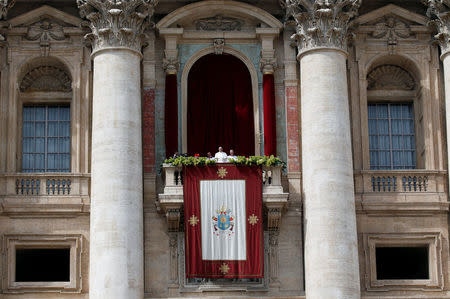 Pope Francis delivers his Easter message in the Urbi et Orbi (to the city and the world) address from the balcony overlooking St. Peter's Square at the Vatican April 1, 2018. REUTERS/Stefano Rellandini