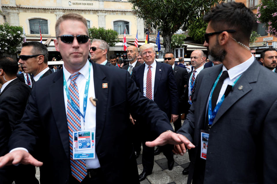 <p>President Donald Trump is surrounded by Secret Service for an event with fellow G7 leaders during their summit in Taormina, Sicily, Italy, May 26, 2017. (Photo: Jonathan Ernst/Reuters) </p>