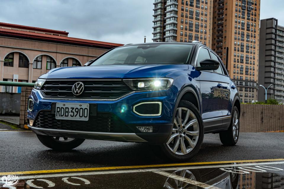 試駕車款為 Volkswagen T-Roc 280 TSI Style Design，售價為新台幣 112.8 萬元。