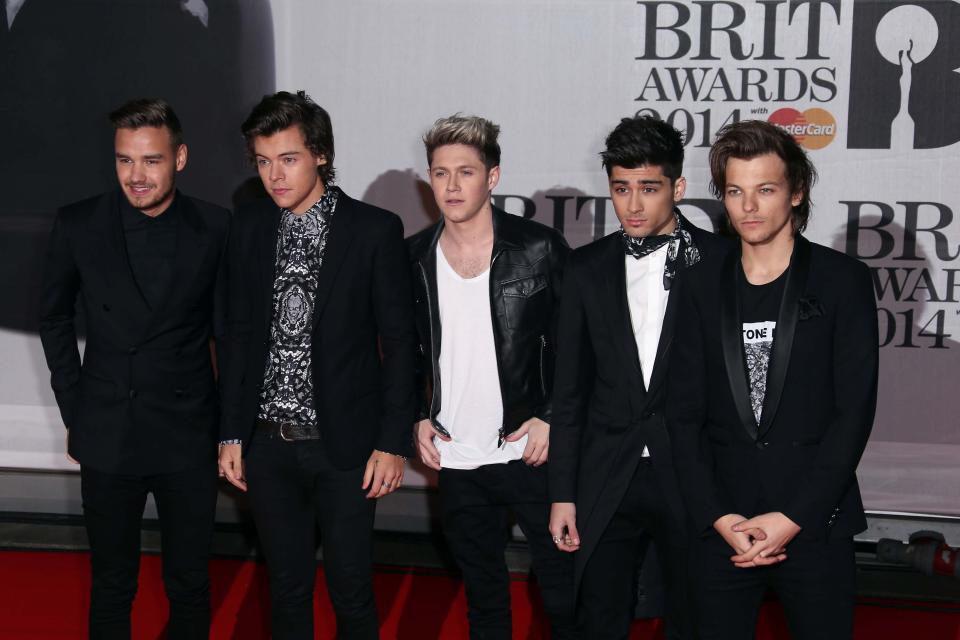 British band One Direction, from left, Liam Payne, Harry Styles, Niall Horan, Zayn Malik, and Louis Tomlinson arrive at the BRIT Awards 2014 at the O2 Arena in London on Wednesday, Feb. 19, 2014. (Photo by Joel Ryan/Invision/AP)