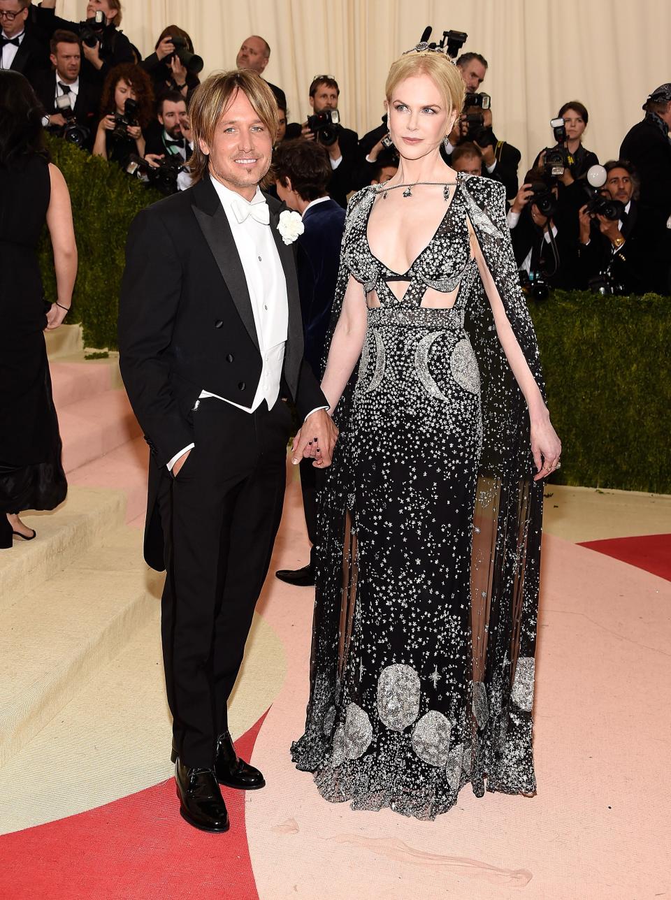 <h1 class="title">Keith Urban and Nicole Kidman Alexander McQueen in Fred Leighton jewelry</h1><cite class="credit">Photo: Getty Images</cite>