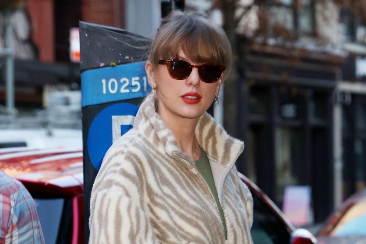 Taylor Swift Bundled Up in a Red Teddy Coat for Game Day: Get the Look