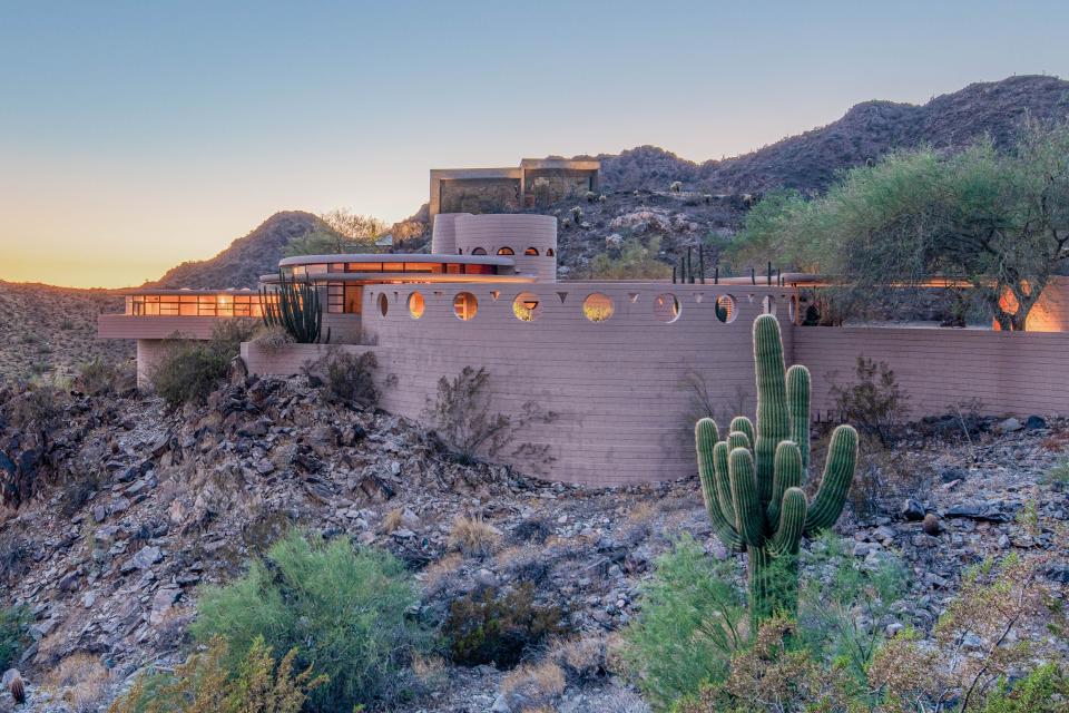 See Inside Frank Lloyd Wright's Final House That's Going Up for Auction