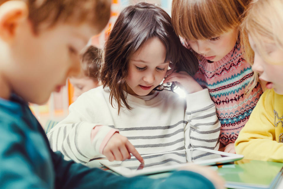 Besonders in Schulen und Kitas sind Kinder oft eng beieinander und können sich gegenseitig anstecken. (Symbolbild: Getty)