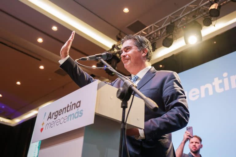 Jorge Capitanich presentó el libro "Argentina Merece Más"