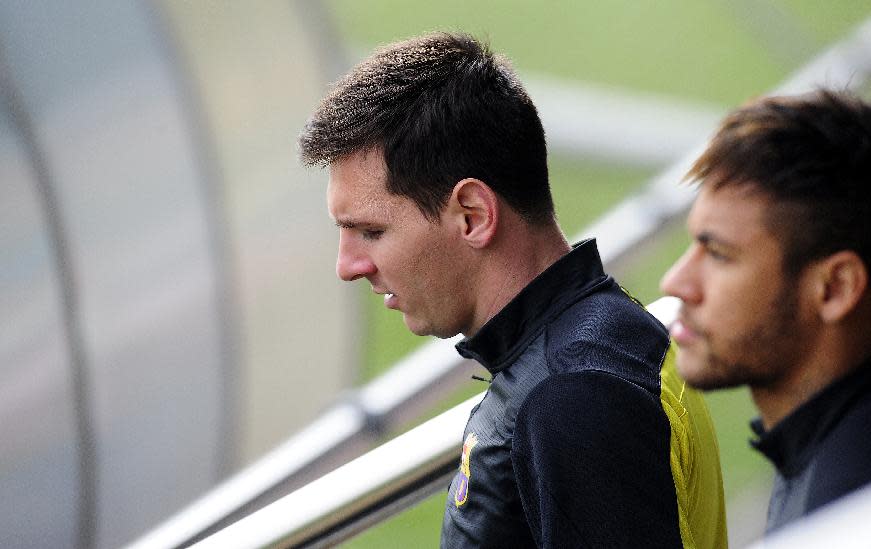 FC Barcelona's Lionel Messi, from Argentina, left, and Neymar, from Brazil, right, attend a a training session at the Sports Center FC Barcelona Joan Gamper in San Joan Despi, Spain, Monday, March 31, 2014. FC Barcelona will face Atletico Madrid in a first leg quarter-final Champions League soccer match on April 1. (AP Photo/Manu Fernandez)