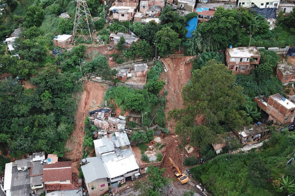 Aerial view showing rescue workers searching for five victims who were buried by a landslide in Belo Horizonte (AFP via Getty Images)